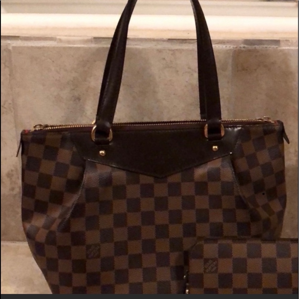 Authentic 💯 Louis Vuitton hand bag-